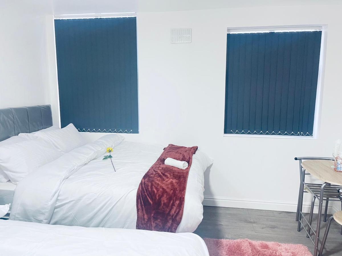 1 Bed Apartment With 2 Beds 1 Double Plus 1 Single Birmingham Exterior foto